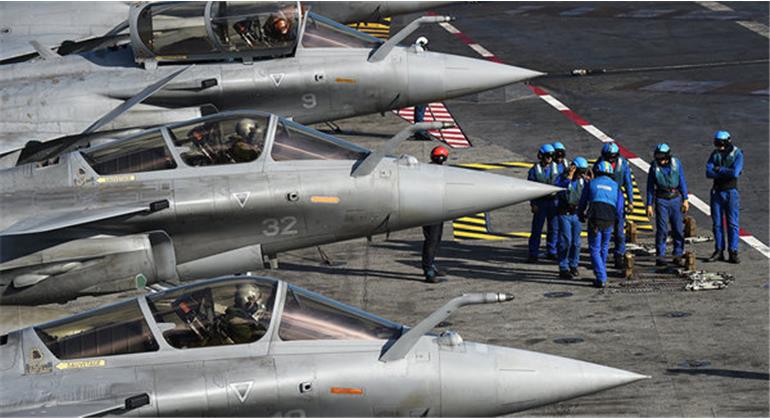 حرکت ناو هواپیمابر فرانسه به سمت خلیج‌فارس